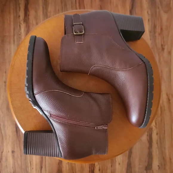 NEW Clarks Verona Gleam Leather Ankle Boots Comfort Collection Size 9.5 - Picture 4 of 10